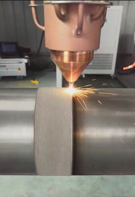 ماشین پوشش لیزری رباتیک 6000 وات برای میله های هیدرولیک، لوله های میدان نفت و بازسازی قطعات استوانه ای